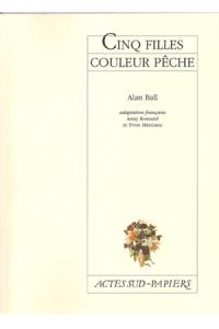 Cinq filles couleur pêche
